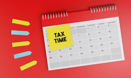 Desk calendar with tax time sticky note